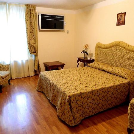 Il Campanile B&B Πίζα Δωμάτιο φωτογραφία
