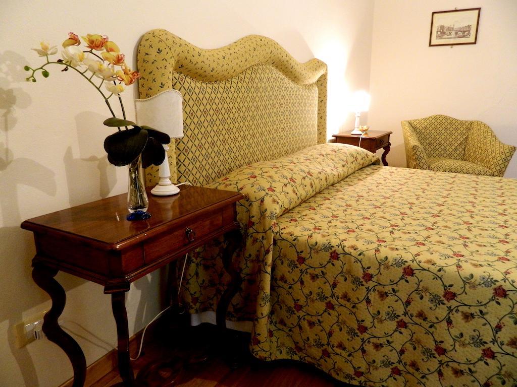 Il Campanile B&B Πίζα Δωμάτιο φωτογραφία